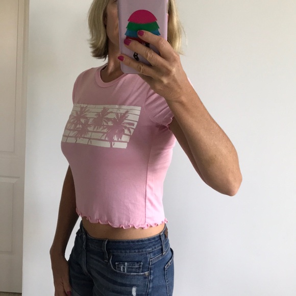 ♥️HOST PICK♥️Pink Palm Tree Print Cropped Shirt - Picture 3 of 8